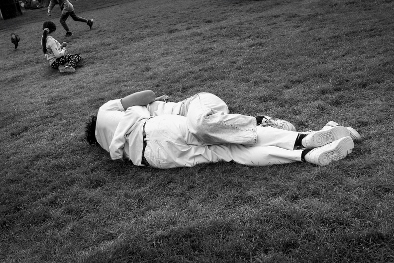 Amoureaux au Champ de Mars.jpg